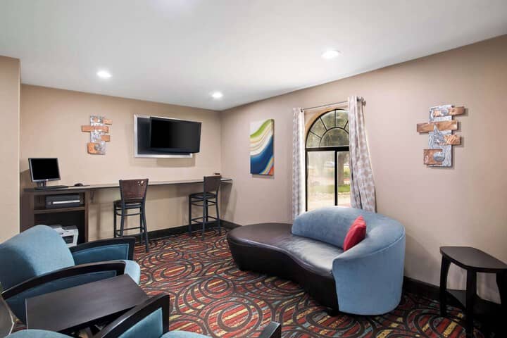 Business Center 23 of 24