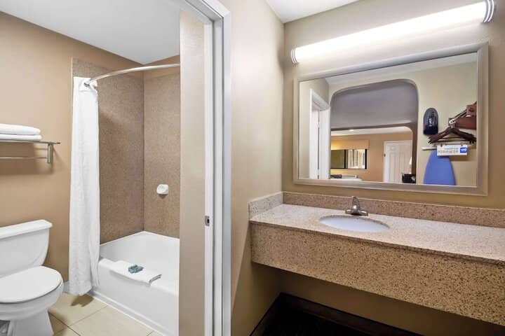 Room 15 of 24