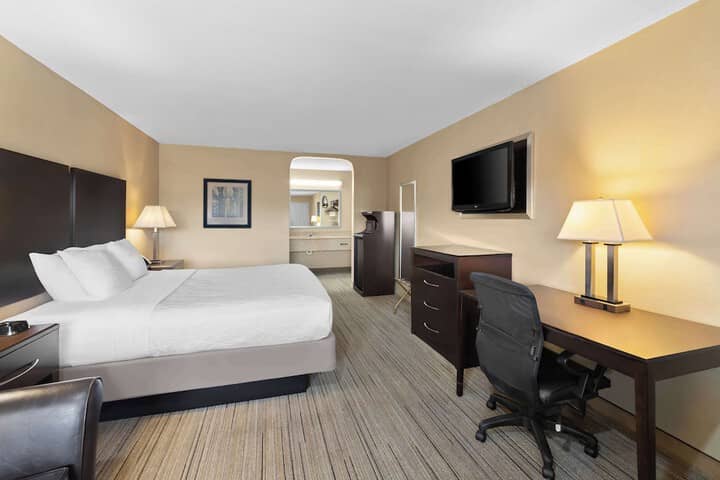 Room 10 of 24