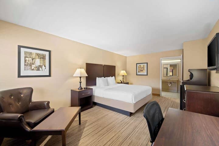 Room 7 of 24