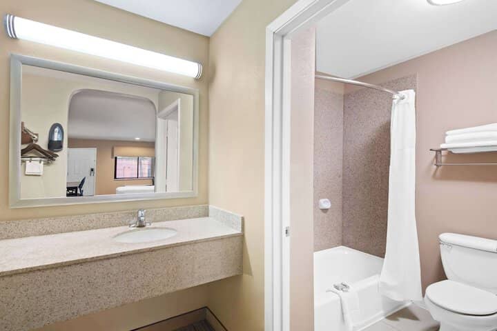 Room 16 of 24