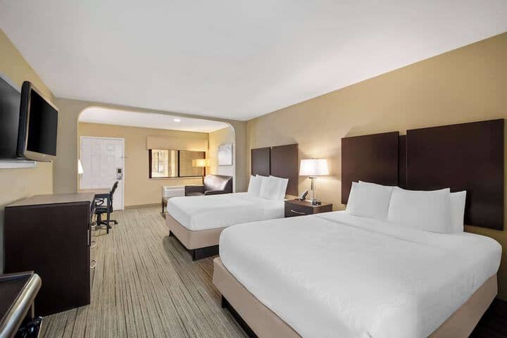 Room 6 of 24