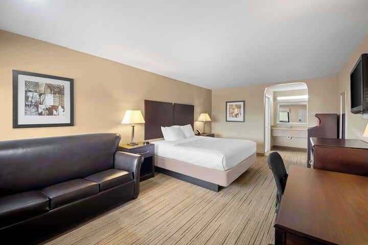 Room 9 of 24